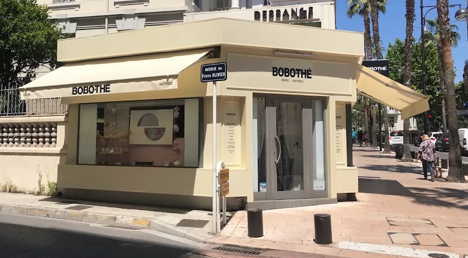 Enseigne et façade du commerce Bobothé réalisées par Art Pub